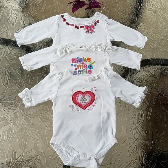 caranimals Other - Bundle of 3 onesies 3-6M